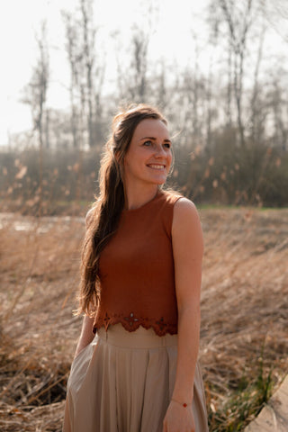 1536 brown daphne top kaar flower