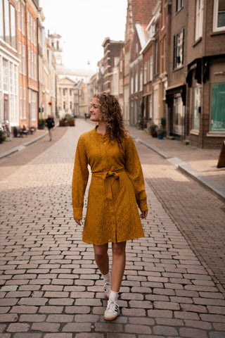Jet's favs dress Lynde mustard
