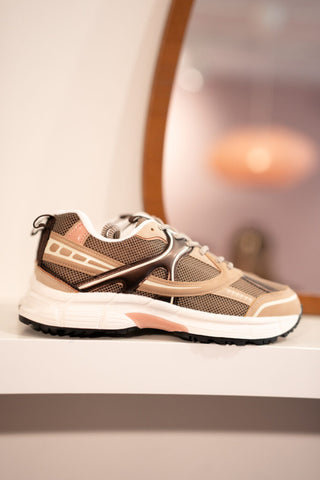 sneakers brown