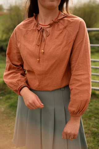 april 3043 camel blouse amira – foto 2