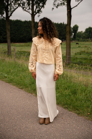23960 creme satin skirt merel – foto 3