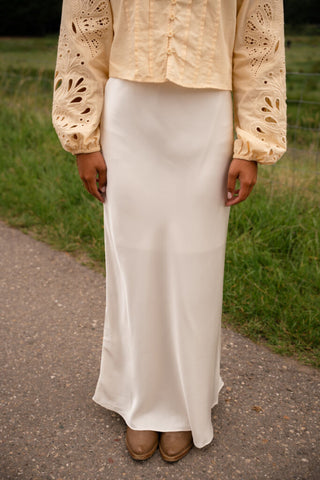 23960 creme satin skirt merel